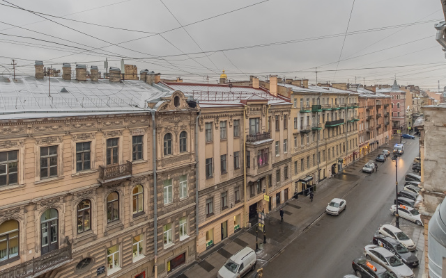 Solo in Nevsky Prospect Guest house