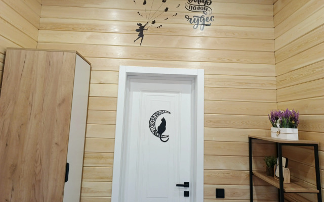 V Gostyakh U Dubrovskikh Guest house