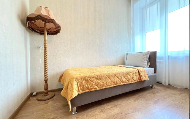 Chetyrekhkomnatnaya v Centre na Ostrovskogo Flat
