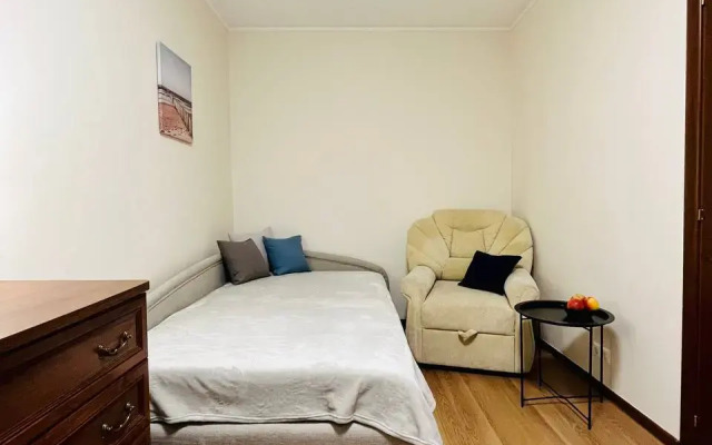 Uyutnaya 3-Kh Komnatnaya U Metro Akademicheskaya Flat
