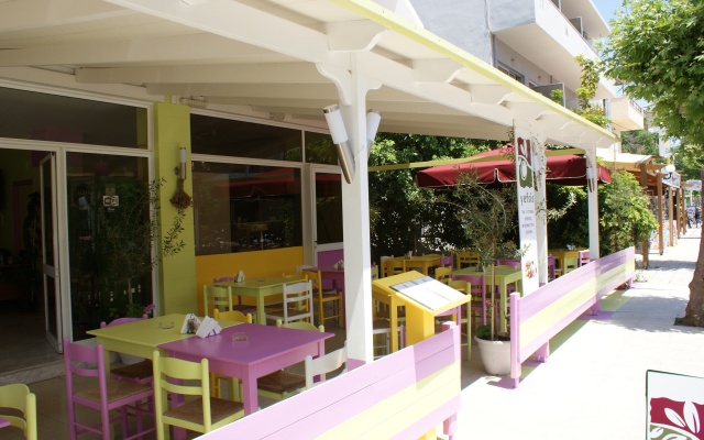 Stam & John Apartments