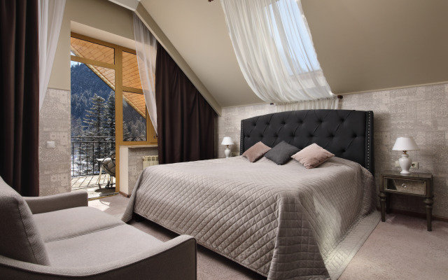 Домбай Пэлас