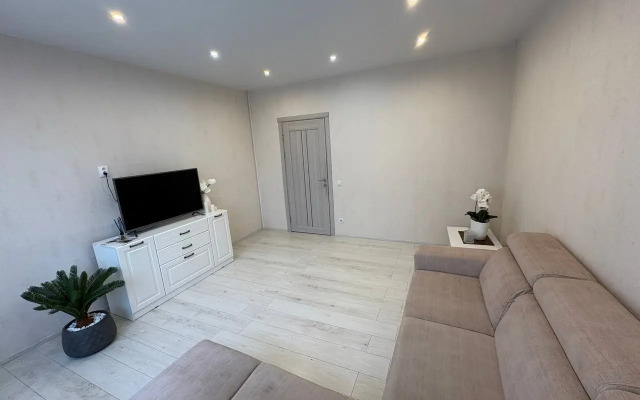 Na Ogorozhennoy Territorii v Zelenom Tikhom Rayone Apartments