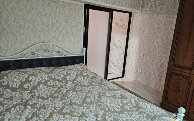 Na ulitse Salmana Flat