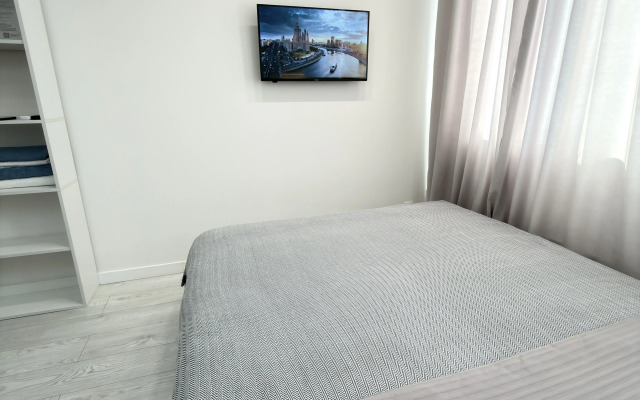 Апартаменты Уютная студия с кондиционером и красивым видом из окна