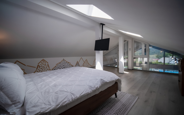 S Basseynom Mansardoy I Vidom Na Gory Private house
