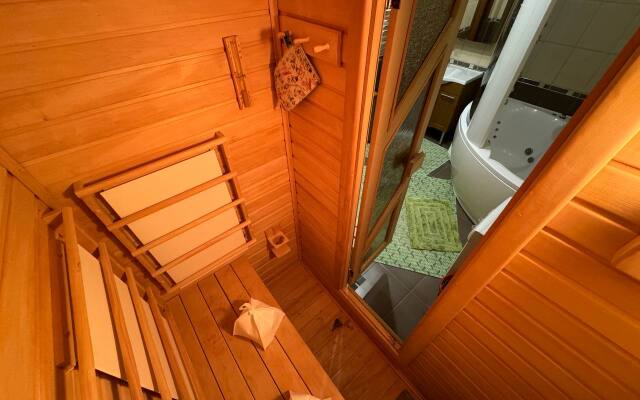 Semeyny lyuks s saunoy Flat