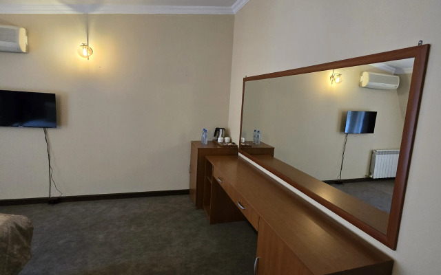 Ritsa Hotel