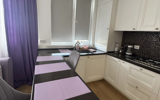 Mirror Apartment in Olympic Park Flat