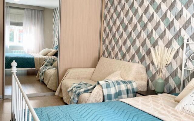 Sapfir s Zakrytym Dvorom, Ryadom s TTS Ostrov, Mat i Dity Apartments