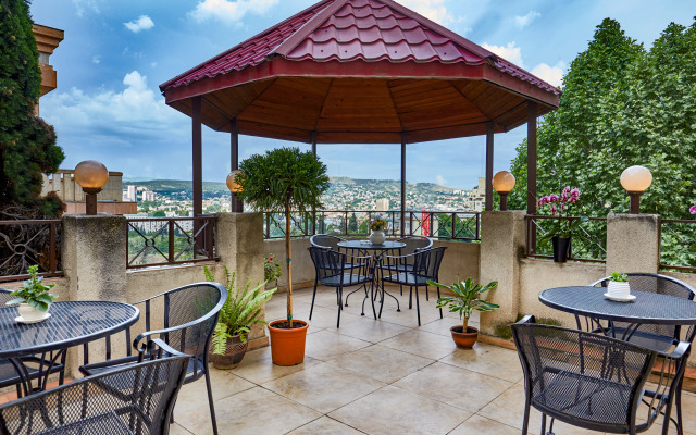 Iliani Hotel