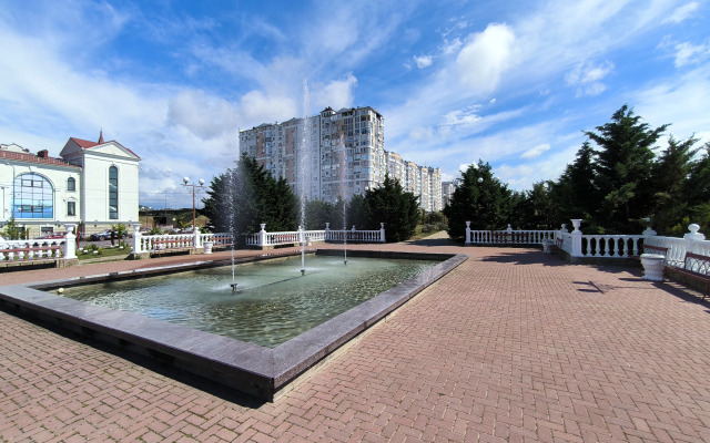 u Plyazha Park Pobedy na 4 Gostey s Vidom Na More Flat