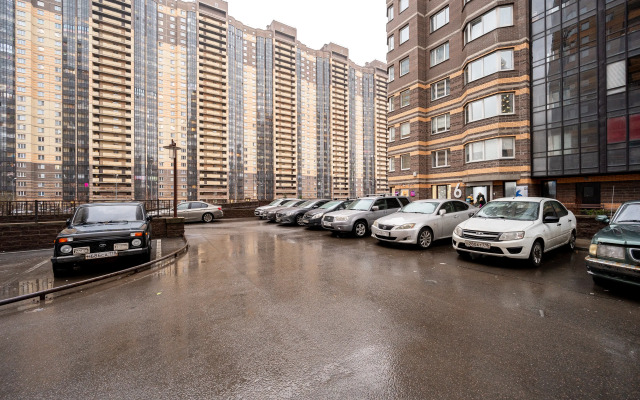 Ryadom s m. Parnas Flat