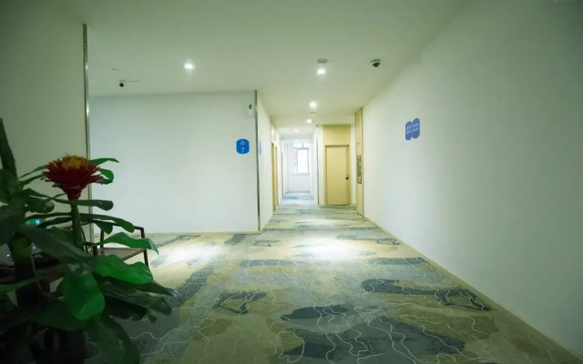 Отель Weiting Qingju Shanghai Hongqiao Airport Beihua Road Branch