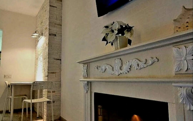 Uyutnaya Studiya S Kaminom V Novom Dome Flat