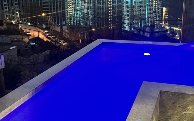 Taunkhaus 6-Mestny s Personalnym Basseynom i Baney Guest House