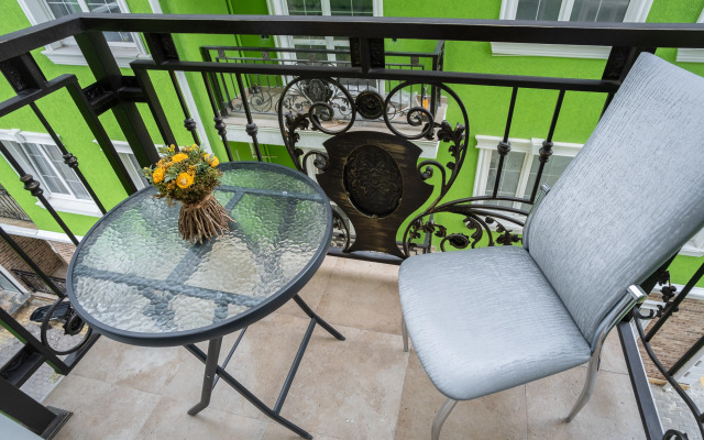 Red Apartments Art Layt Dzhon Apartments