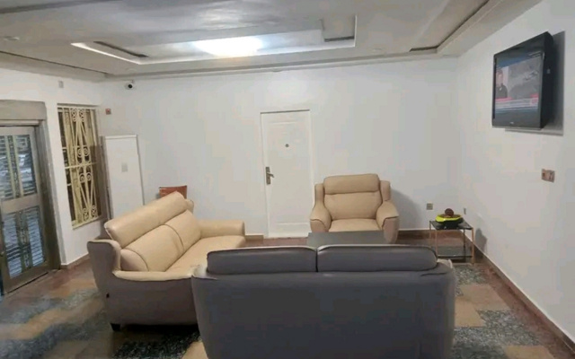 Отель Gold Rush Suites Uyo