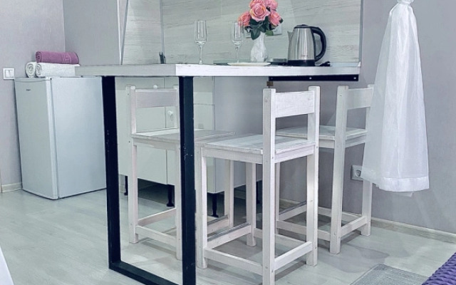 Стильная студия Фиолет возле парка и лебединого озера