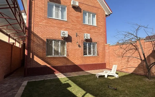 S Basseynom Private House