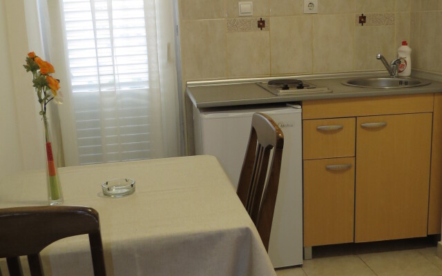 More 1/4 Apartments