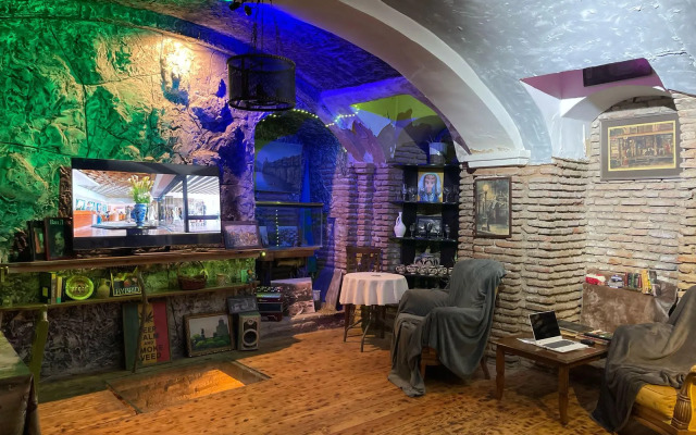 Stone House Metekhi Guest House