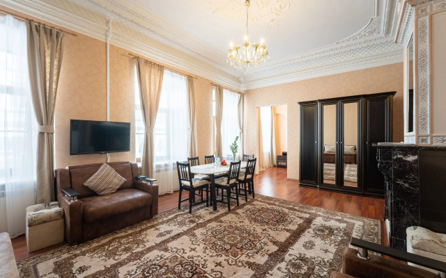 Апартаменты У Дворцовой Площади с Камином
