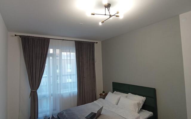 Na Pulkovskikh Vysotakh Flat