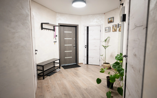 S Potryasayuschim Vidom Flat
