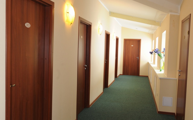 Iris Hotel