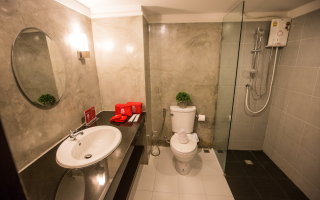 ZEN Rooms Soi Chom Chan Apartments
