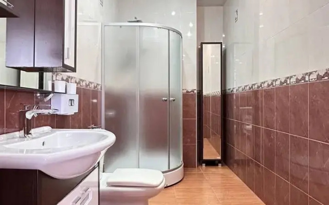 S Basseynom Private House