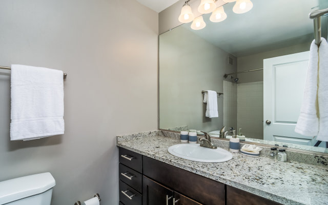 Furnished Suites Near Navy Pier Apartments