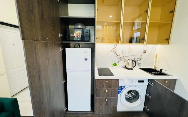 S Balkonom I Basseynom Na Territorii Apartments