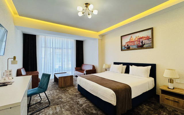 Garnet Mir Hotel