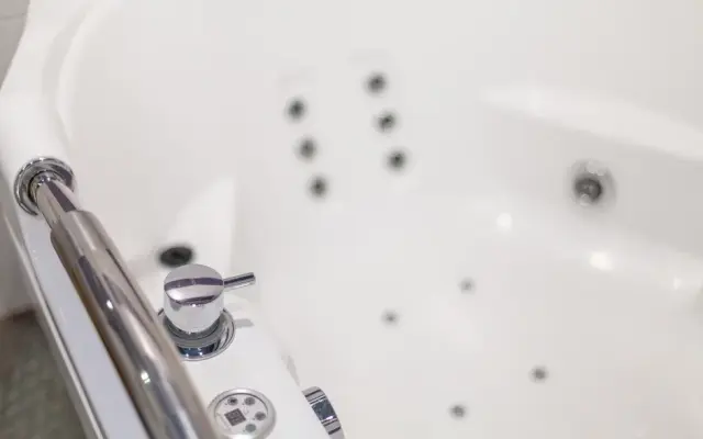 Квартира с джакузи шикарным видом на Волгу в центре Самары