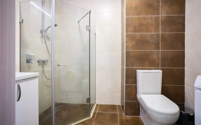 Luxury White Sails Apartments
