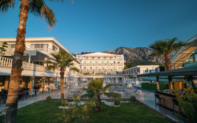 La Perla Kemer All Inclusive Hotel