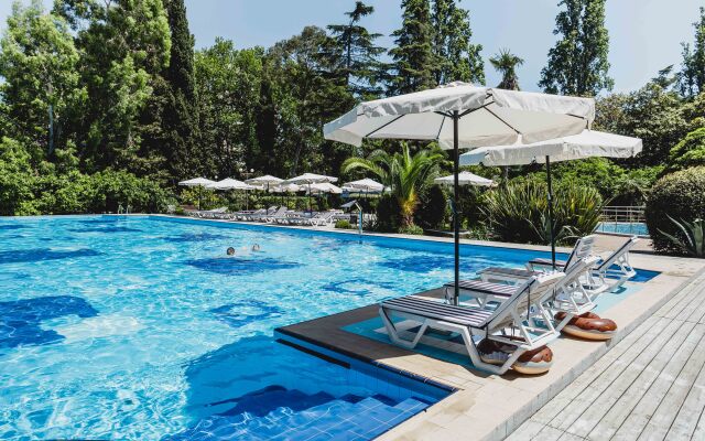Amza Park Hotel