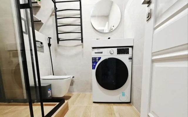 S Dizaynerskim Remontom I Vidom Na More Flat