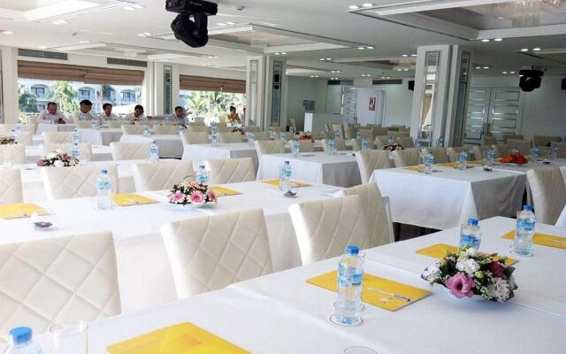 Olalani Resort  Hotel And Condotel