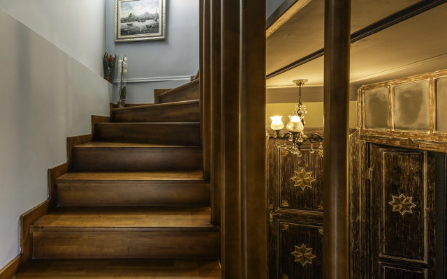 Wonder Wood Hotel