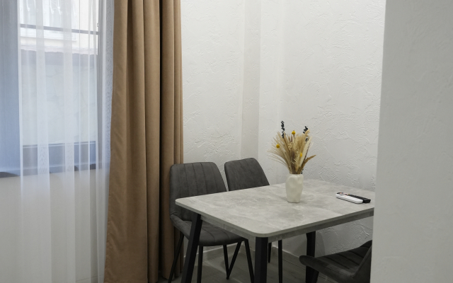 Апартаменты на Светлой 18 (102)