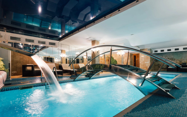 Отель Амбассадори