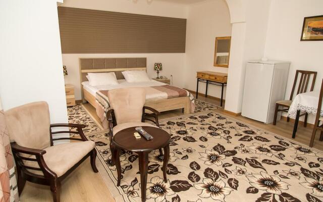 Mirazh Hotel
