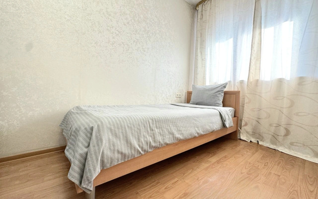 Dvukhkomnatnaya S Balkonom i Konditsionerom V Tsentre Na Vesenney Flat