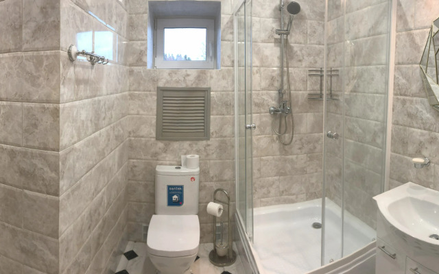 S Kaminom I Saunoy U Ozera Private House