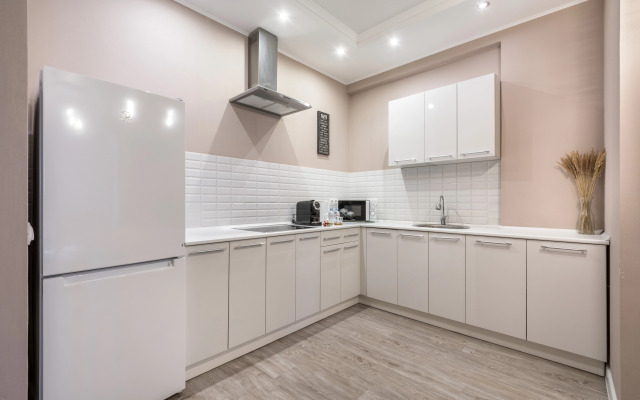 Апартаменты с панорамным видом на город, с большим телевизором (65 дюймов) и Алисой. Встречайте рассветы!