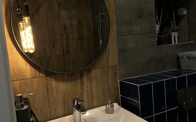 V Tsentre Chelyabinska Ryadom S Parkom Gagarina Flat