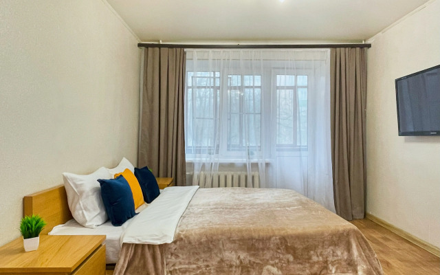 Апартаменты Двухкомнатная квартира с раздельными комнатами и балконом